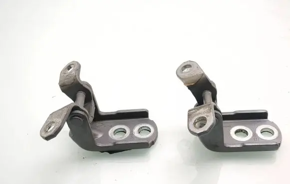 Nissan Navara D23 Front door hinge set 824204P00A A047942
