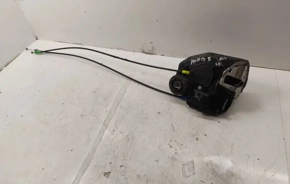 Toyota Auris 150 Rear door lock 6905002180