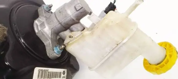 Chrysler 200 Master brake cylinder