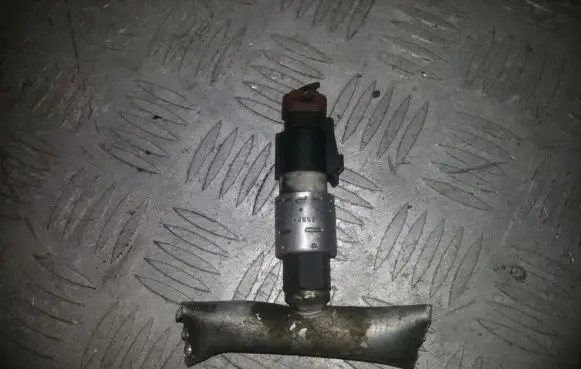 Air conditioning (A/C) pressure sensor