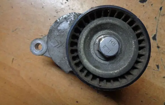 Peugeot 2008 I Alternator belt tensioner 9801875280