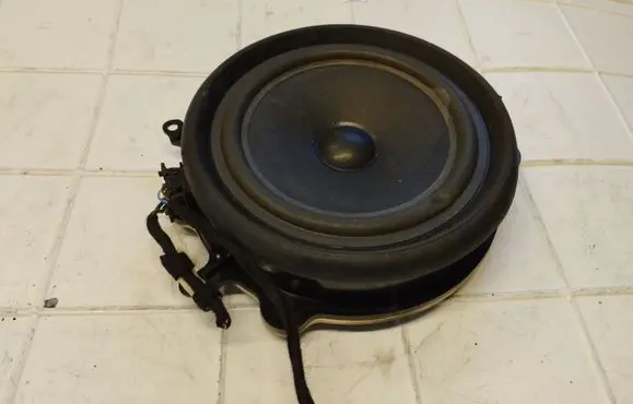 Audi A4 S4 B7 8E 8H Front door speaker 8E0035411