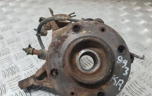 Citroen Xsara Picasso Front wheel hub