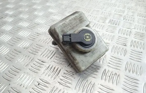 Volvo S70 V70 V70 XC Brake fluid reservoir 