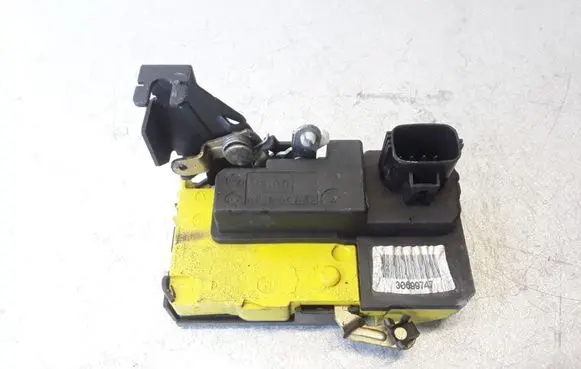 Volvo S60 Front door lock 30699747
