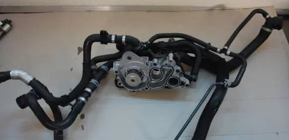 Volkswagen Sharan Water pump 04E121042L