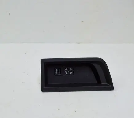 BMW 3 F30 F35 F31 AUX in-socket connector 9207357 9229247