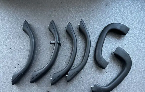 Nissan Terrano A set of handles for the ceiling 739400X800 739400X900 739410X900