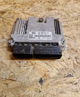 Skoda Octavia Mk2 (1Z) Engine control unit/module 03G906021LB 1039S17180 0281013238