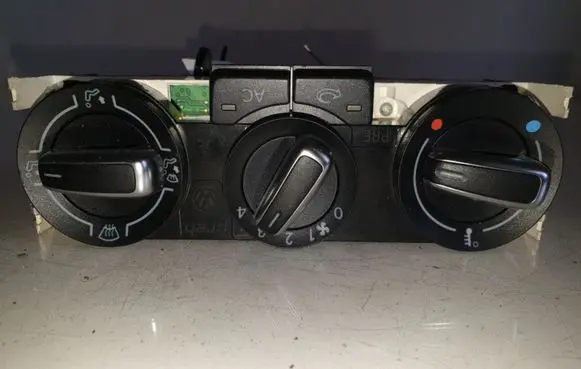Volkswagen Polo IV 9N3 Climate control unit 6R0820045G