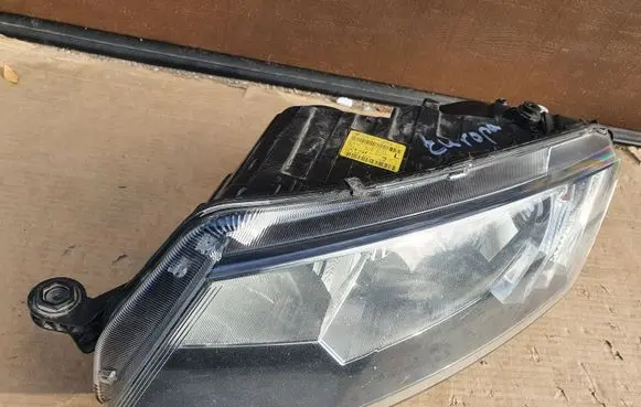 Skoda Octavia Mk3 (5E) Headlight/headlamp 5E1941015
