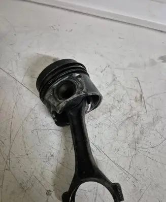 Volkswagen PASSAT B7 Piston Cff