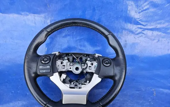 Lexus CT 200H Steering wheel