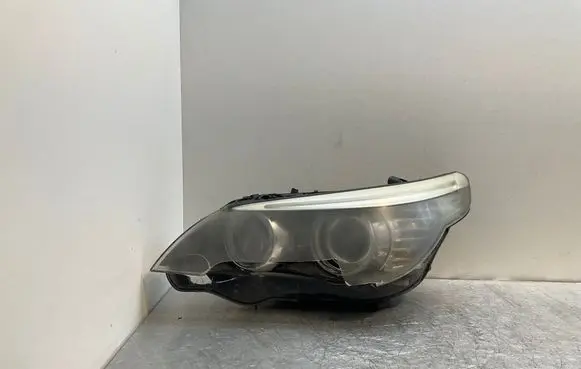 BMW 5 E60 E61 Headlight/headlamp 7044675