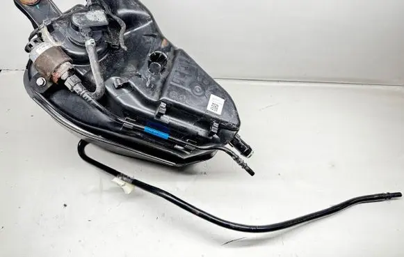 BMW 5 G30 G31 G38 AdBlue liquid reservoir 7381415 173030260 11564310