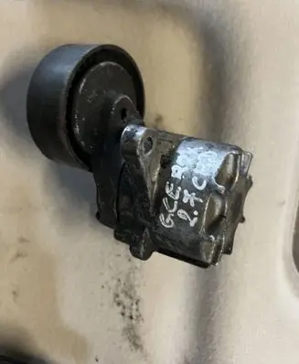 Jeep Grand Cherokee (WJ) Generator/alternator belt tensioner