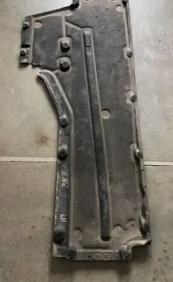 BMW 8 G14 Engine splash shield/under tray 74850610
