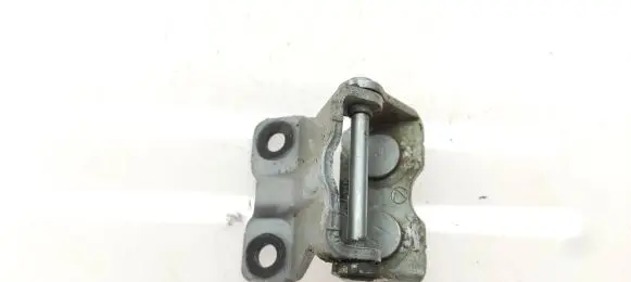 Subaru Outback Tailgate/trunk/boot hinge