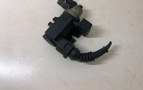Audi A4 S4 B6 8E 8H Turbo solenoid valve 8E0906627