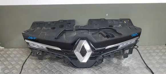 Renault Clio IV Front bumper upper radiator grill 622563184R 0000113542