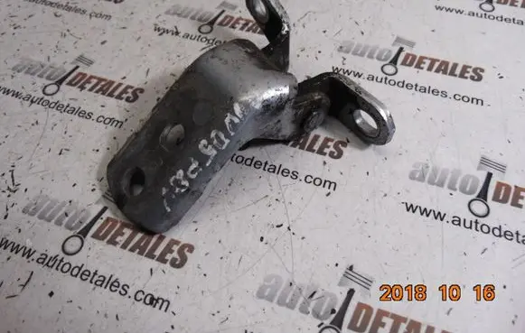 Toyota Avensis Verso Front door upper hinge