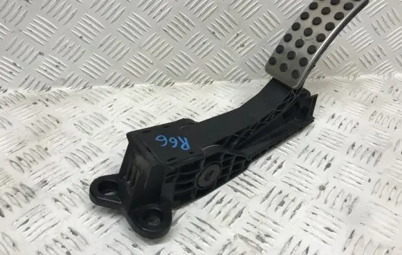 Mercedes-Benz R W251 Accelerator throttle pedal A1643000104