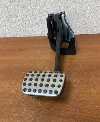 Mercedes-Benz E C207 W207 Brake pedal A2042902301 878