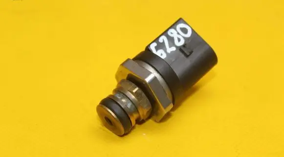 Audi A4 S4 B8 8K Fuel pressure sensor 06H906051F