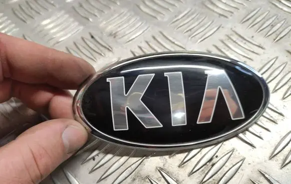 KIA Rio Manufacturer badge logo/emblem 863201W150