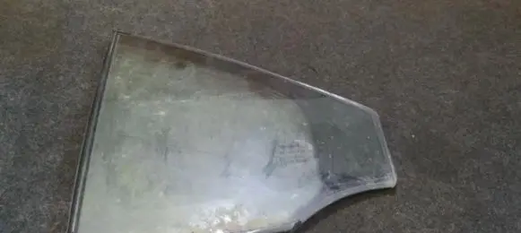 Nissan Primera Rear vent window glass 43r00048 43r-00048
