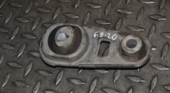 Nissan X-Trail T32 Engine mount bracket