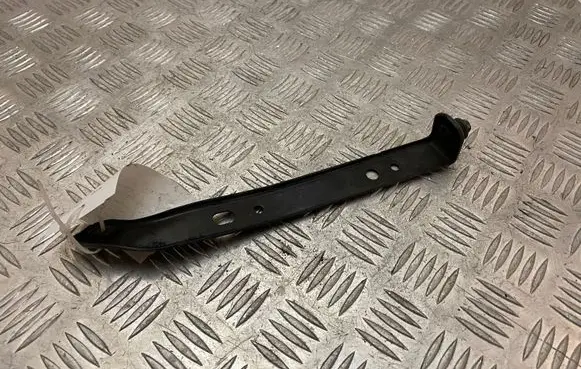 Fender mounting bracket