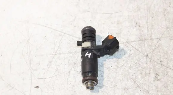 Volkswagen Golf V Fuel injector 06A906031CM