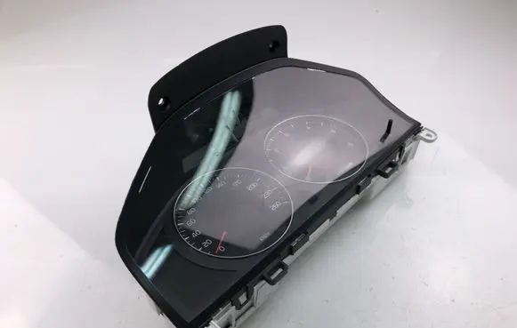 Volvo S60 Speedometer (instrument cluster) 31270899AA