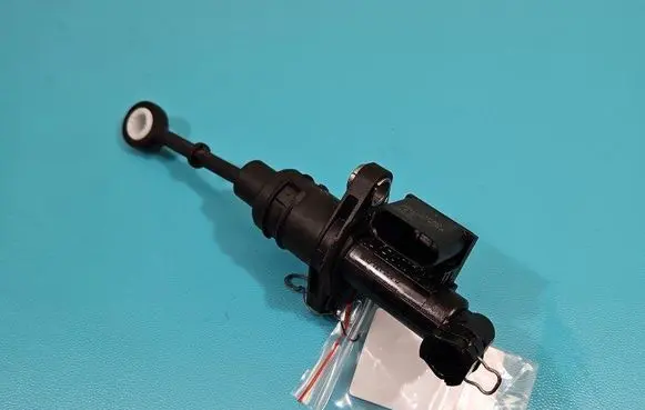 Clutch slave cylinder