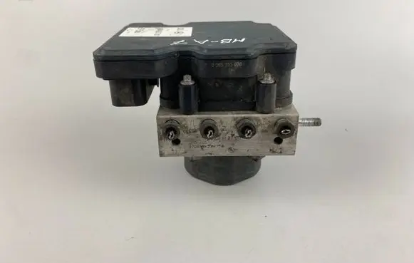 Mercedes-Benz A W176 ABS Pump A0004313700