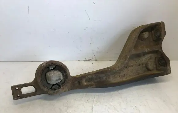 Mercedes-Benz Vito Viano W639 Rear differential/diff mount bracket A6393530595