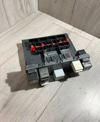 Volkswagen Touran I Comfort/convenience module 3C0937049D F005V00525 H37S1002