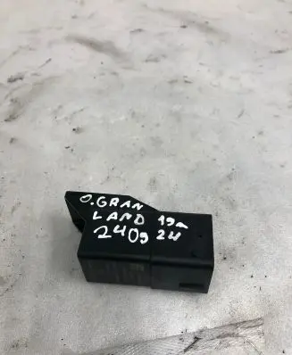 Opel Grandland X Glow plug pre-heat relay 9803299780