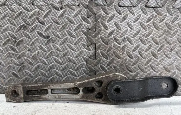 Skoda Octavia Mk2 (1Z) Engine mounting bracket 1K0199855AE AC47100