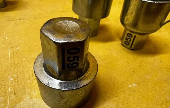 BMW 7 G70 Nuts/bolts 112333059