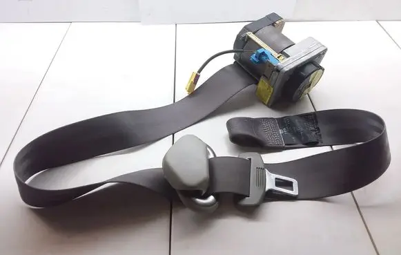 Volkswagen New Beetle Front seatbelt 1C1857706G 33006643
