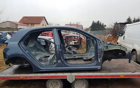 KIA Rio Pillar (middle) 
