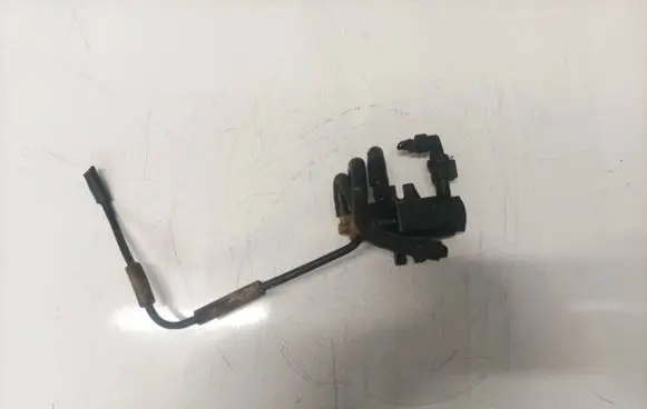 Mercedes-Benz C W204 Turbo solenoid valve a0091533128