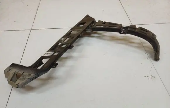 Volkswagen PASSAT B6 Rear bumper mounting bracket 3C9807378