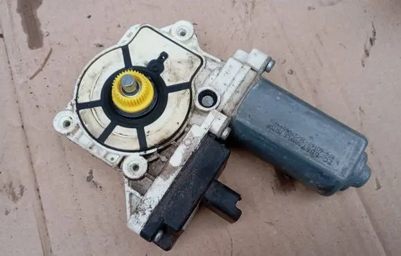 Mitsubishi Colt CZ3 Front door window regulator motor 9007451234 7M28 A32506