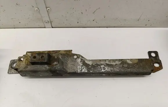 Volvo XC60 Fender mounting bracket 31424581