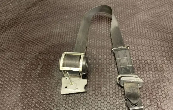 Opel Zafira B Front seatbelt 560834901 050628 085L0000