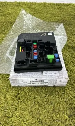 Nissan Leaf I (ZE0) Fuse box set 284B73NL1A