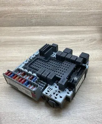Volvo V70 Fuse module 08696098 30679527